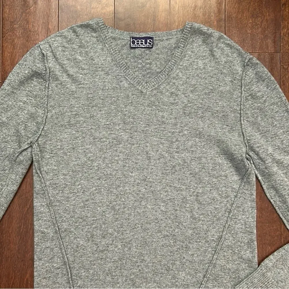 Basus Gray V-Neck Sweater, Silk, Merino Wool, Cashmere & Viscose, Size Large